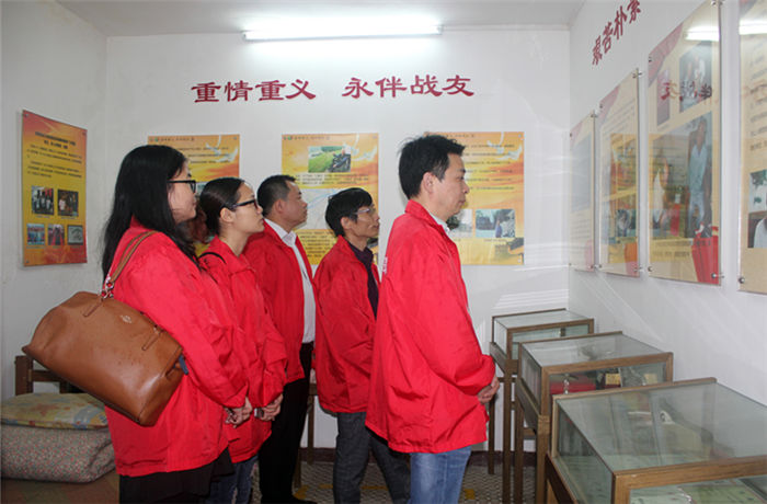 凯发化工党支部“伦教三洲抗日英雄纪念碑”清明祭扫活动